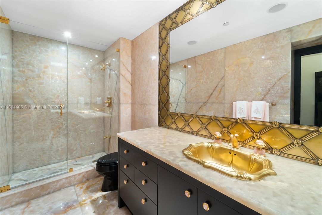 For Sale: $5,500,000 (6 beds, 7 baths, 7700 Square Feet)