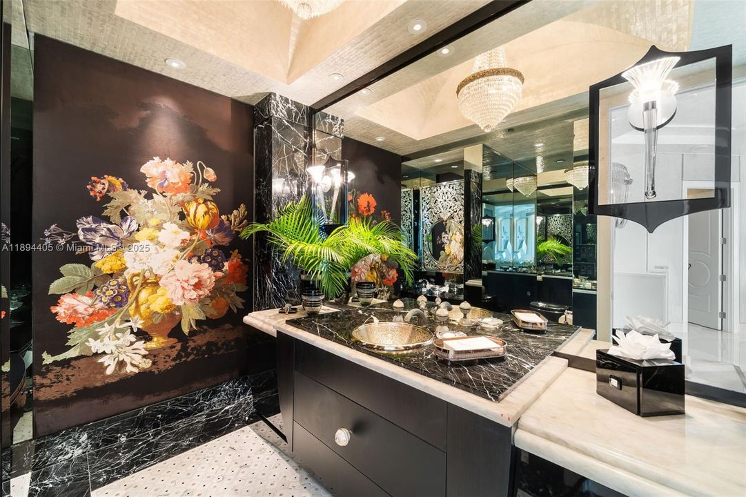 For Sale: $5,500,000 (6 beds, 7 baths, 7700 Square Feet)