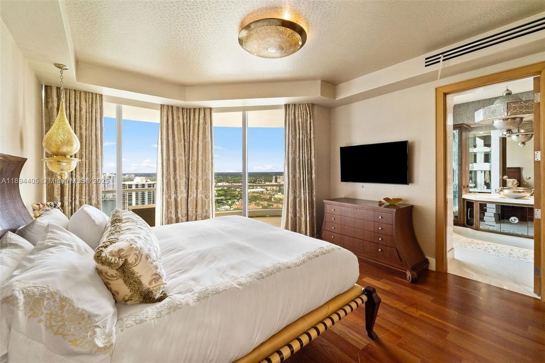 For Sale: $5,500,000 (6 beds, 7 baths, 7700 Square Feet)