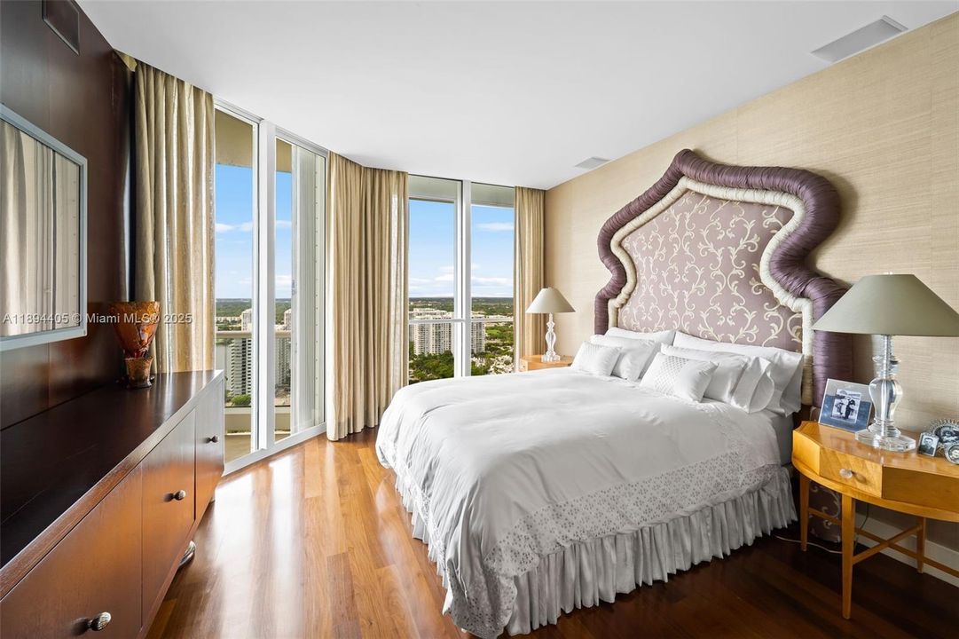 For Sale: $5,500,000 (6 beds, 7 baths, 7700 Square Feet)