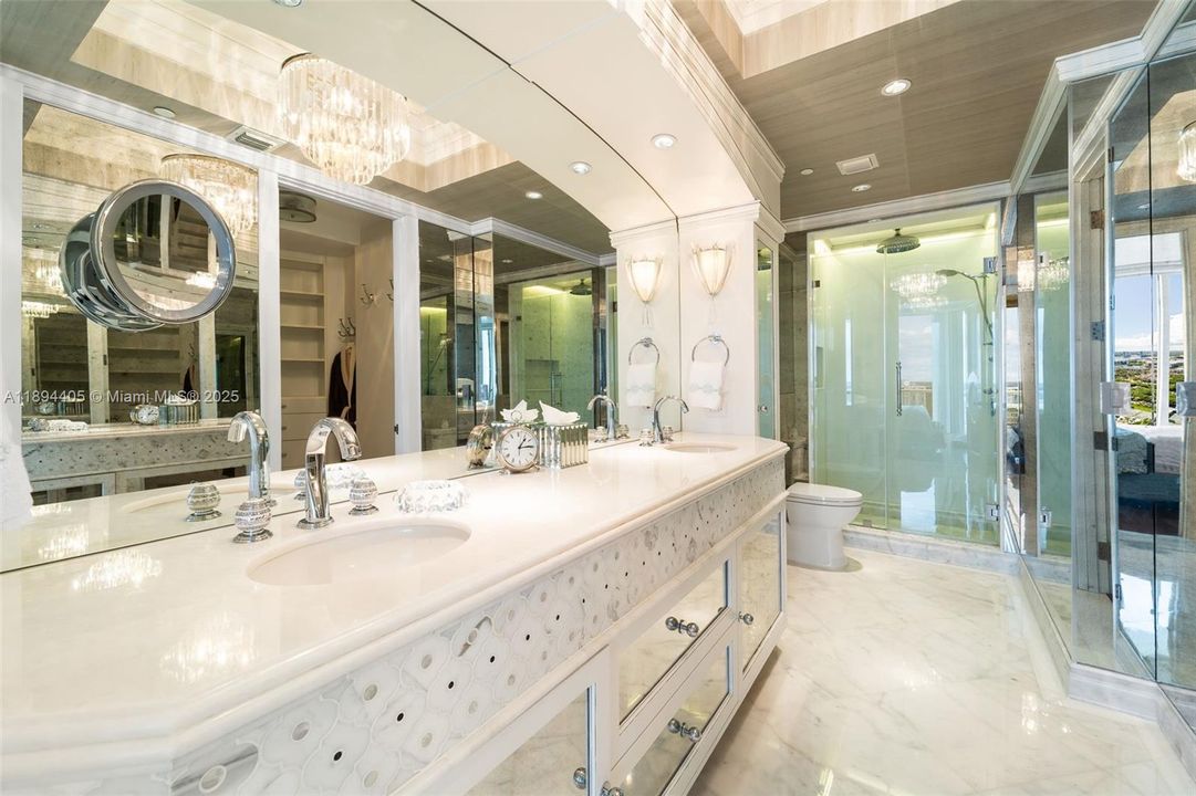 For Sale: $5,500,000 (6 beds, 7 baths, 7700 Square Feet)