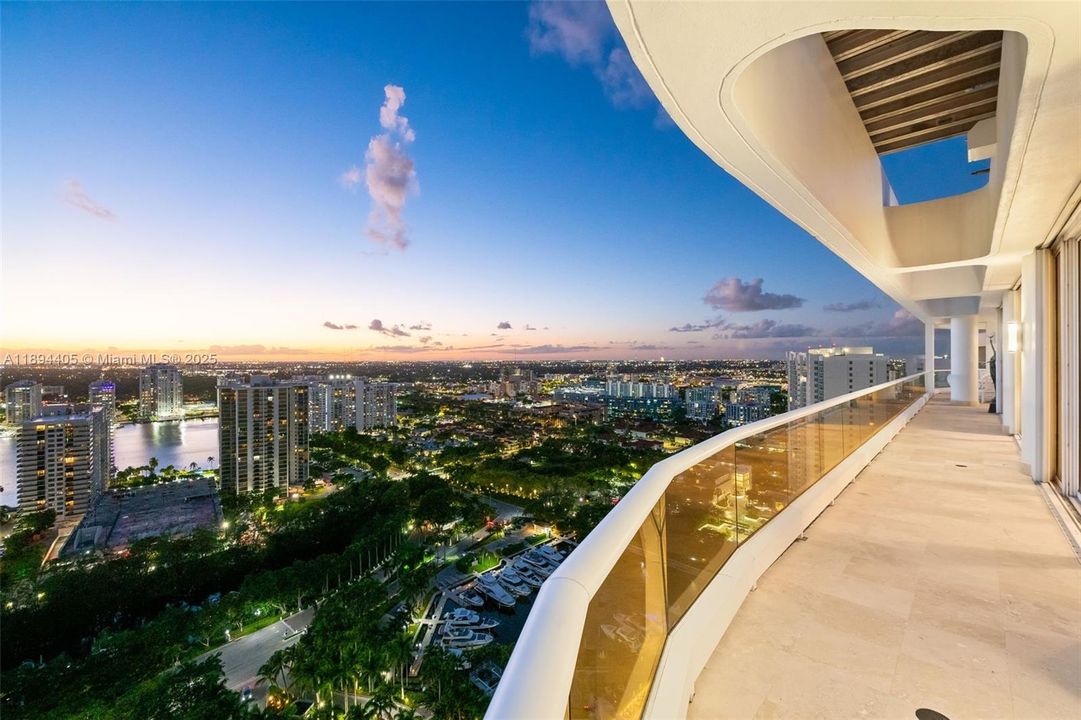 For Sale: $5,500,000 (6 beds, 7 baths, 7700 Square Feet)