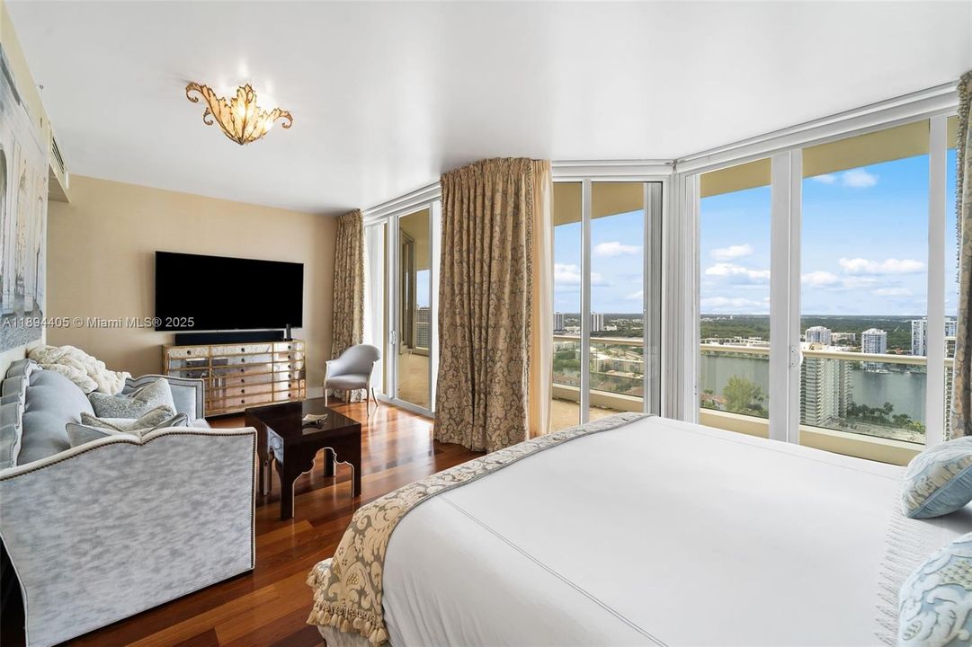 For Sale: $5,500,000 (6 beds, 7 baths, 7700 Square Feet)