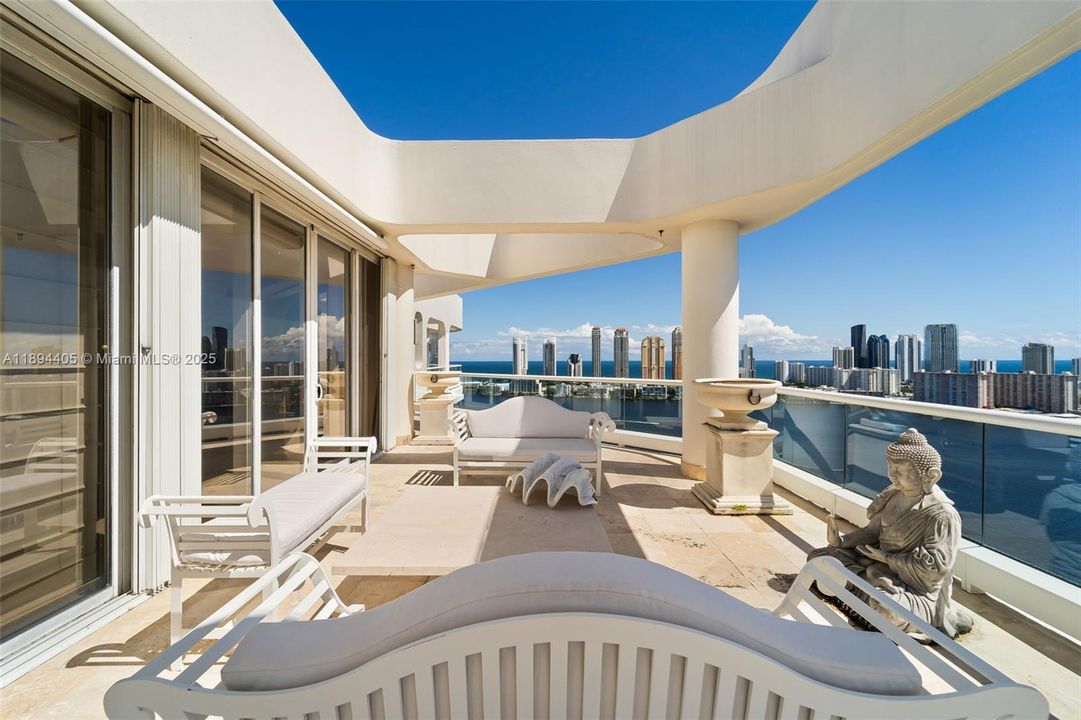 For Sale: $5,500,000 (6 beds, 7 baths, 7700 Square Feet)