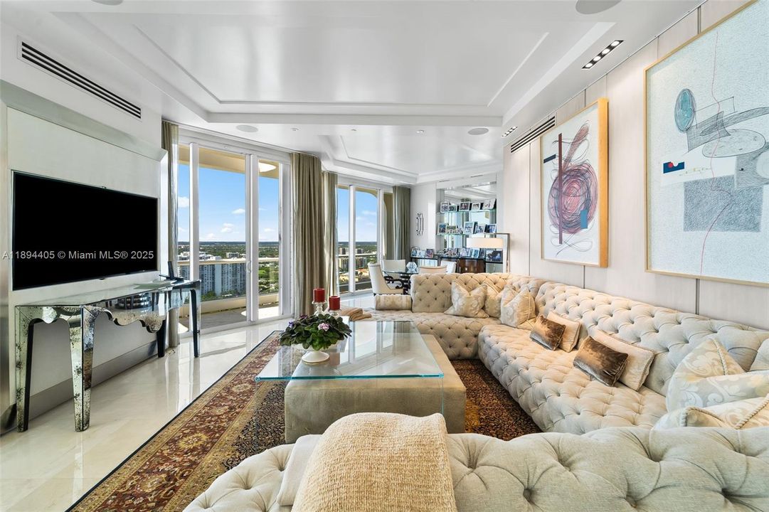 For Sale: $5,500,000 (6 beds, 7 baths, 7700 Square Feet)