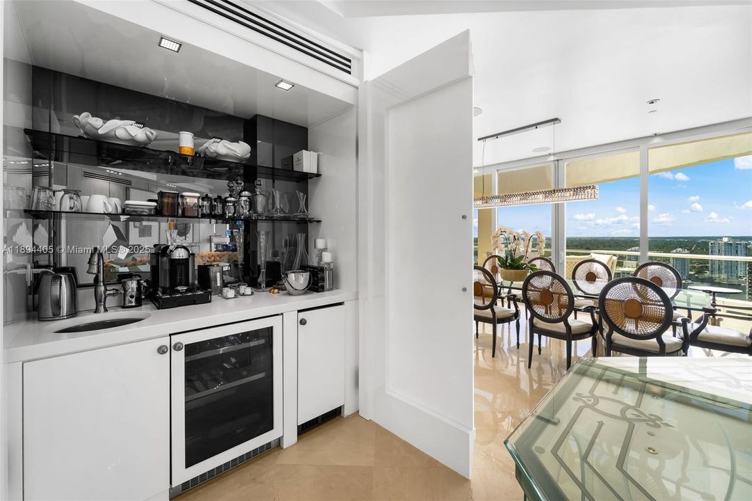 For Sale: $5,500,000 (6 beds, 7 baths, 7700 Square Feet)