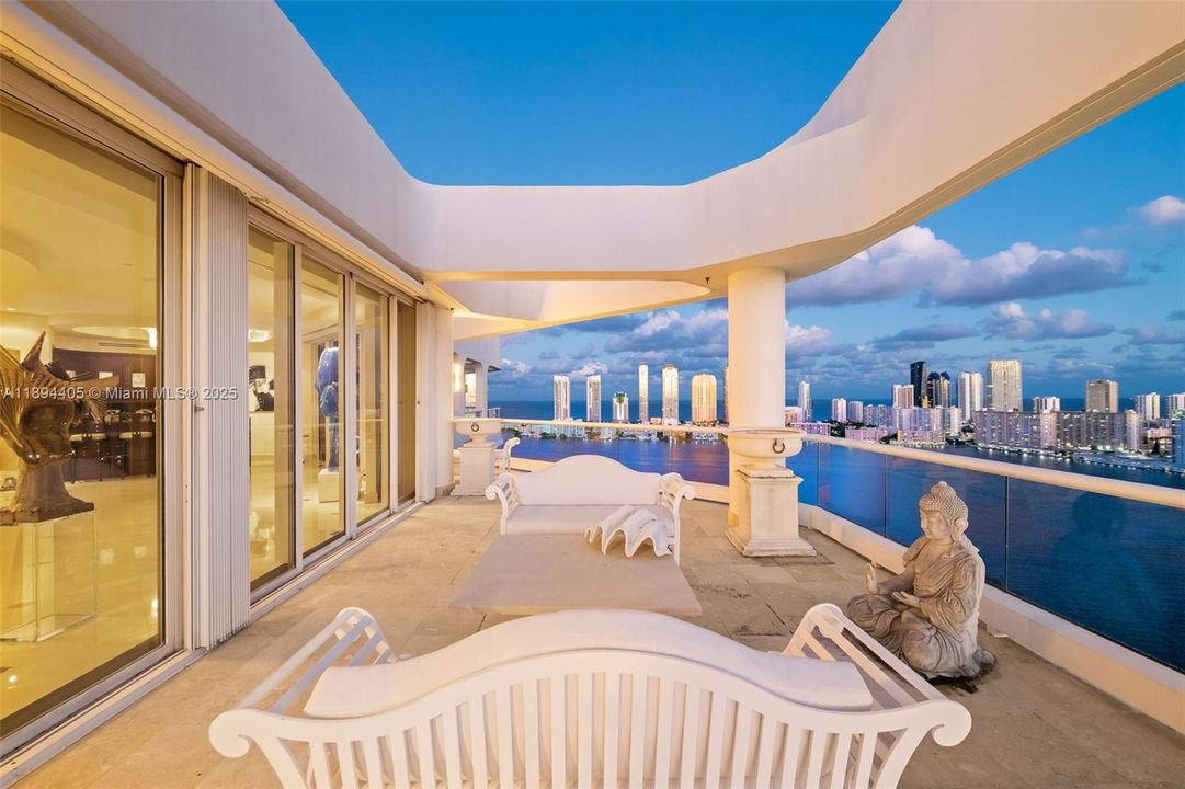 For Sale: $5,500,000 (6 beds, 7 baths, 7700 Square Feet)