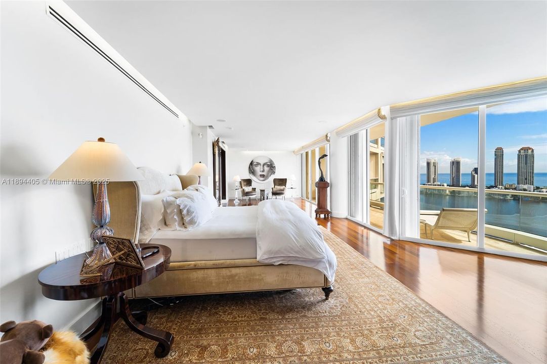 For Sale: $5,500,000 (6 beds, 7 baths, 7700 Square Feet)