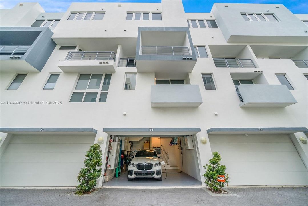 En Venta: $2,260,000 (4 camas, 4 baños, 2456 Pies cuadrados)