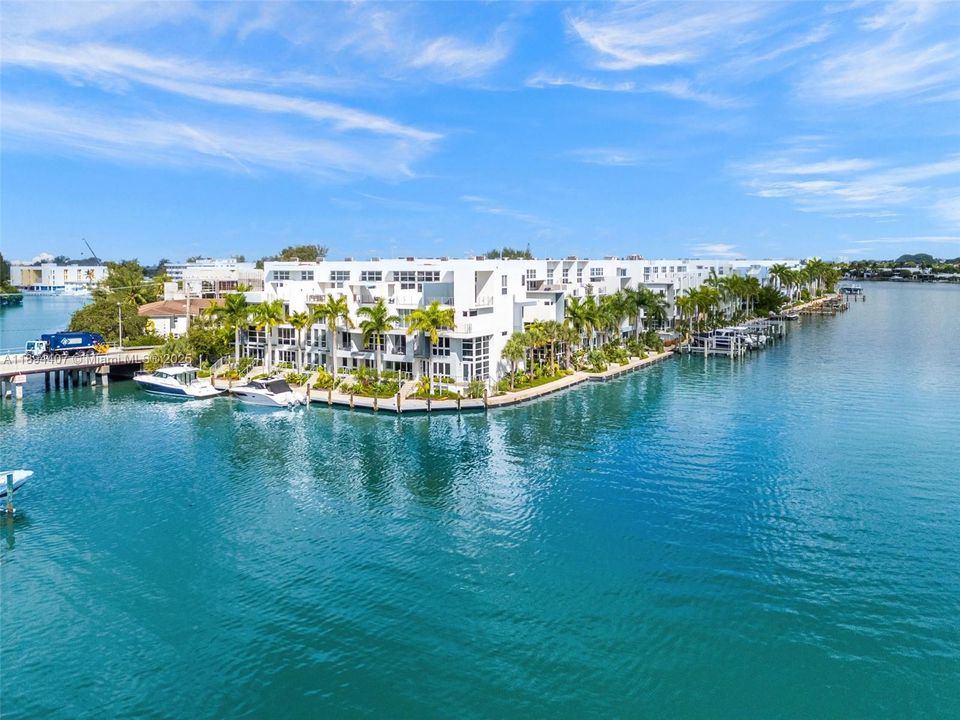 En Venta: $2,260,000 (4 camas, 4 baños, 2456 Pies cuadrados)