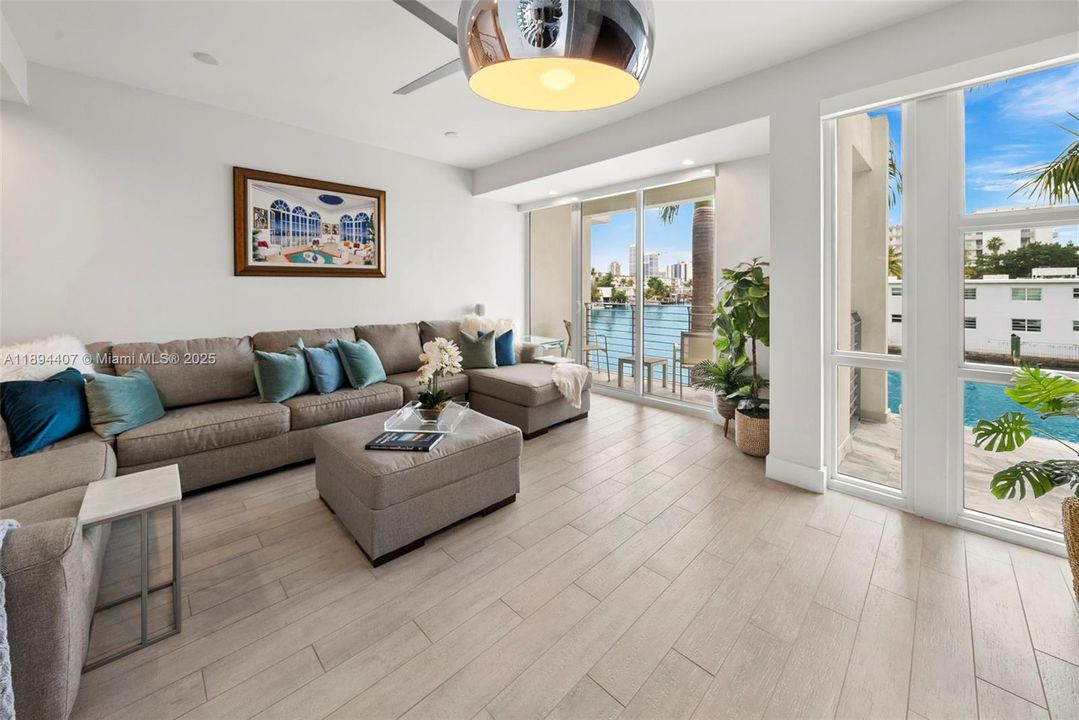 En Venta: $2,260,000 (4 camas, 4 baños, 2456 Pies cuadrados)