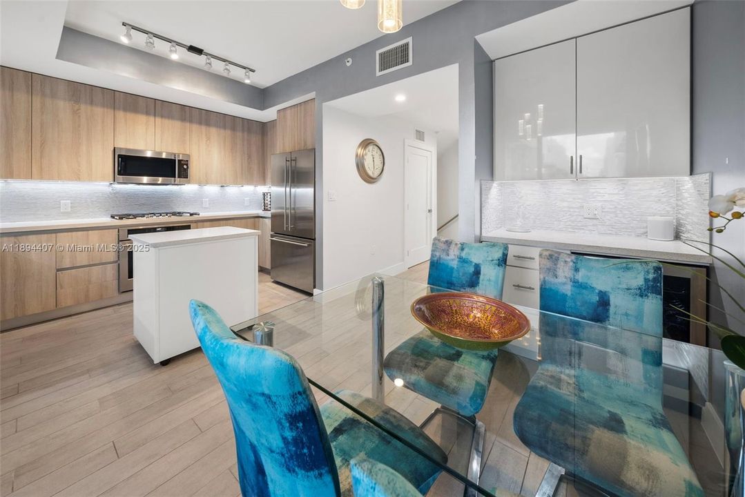 En Venta: $2,260,000 (4 camas, 4 baños, 2456 Pies cuadrados)