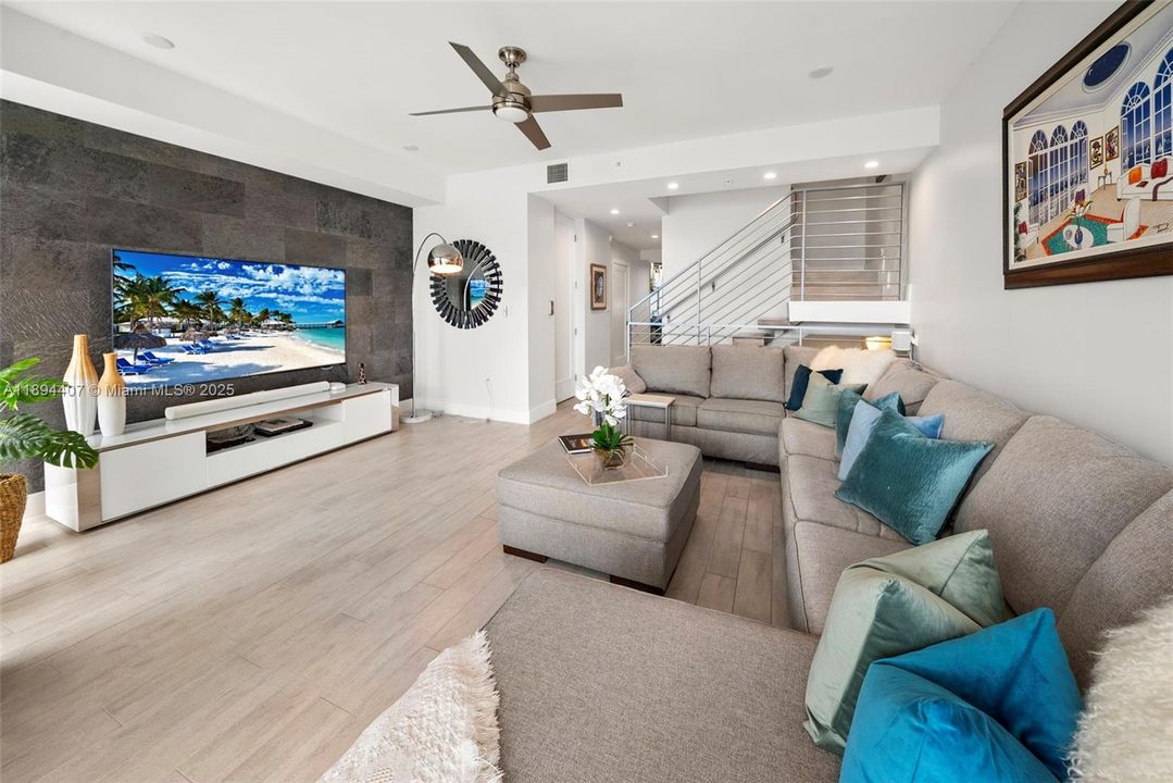 En Venta: $2,260,000 (4 camas, 4 baños, 2456 Pies cuadrados)