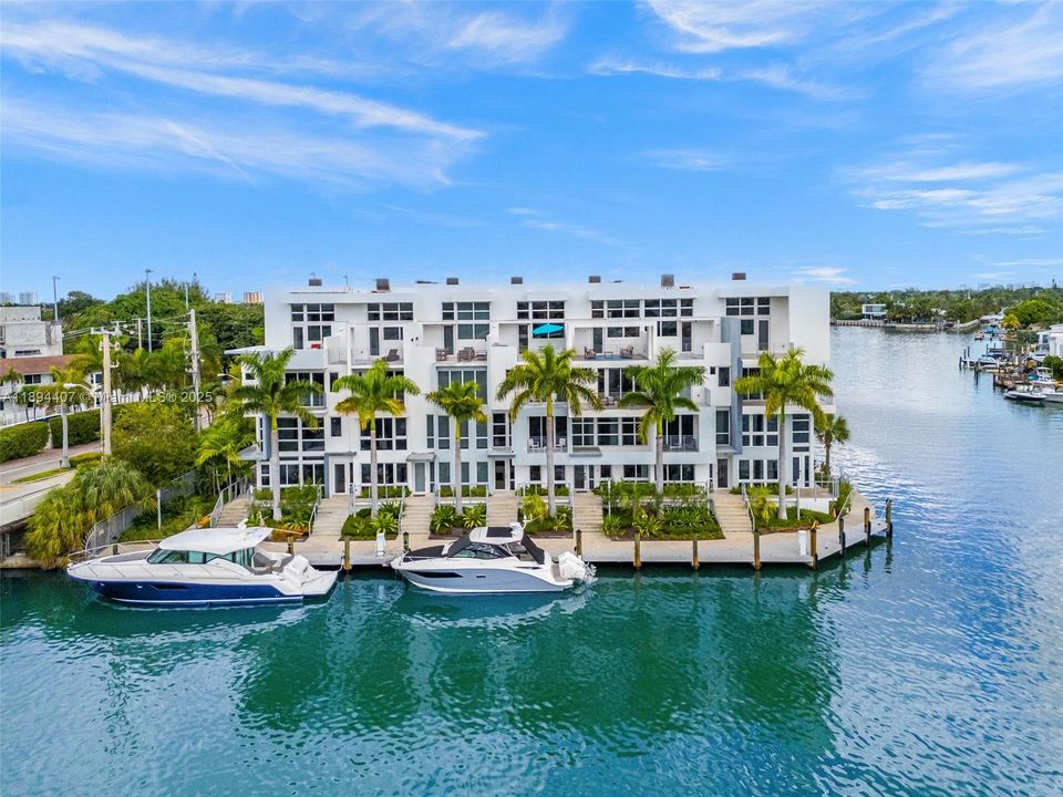 En Venta: $2,260,000 (4 camas, 4 baños, 2456 Pies cuadrados)