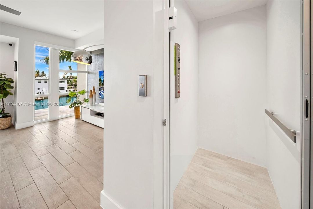 En Venta: $2,260,000 (4 camas, 4 baños, 2456 Pies cuadrados)