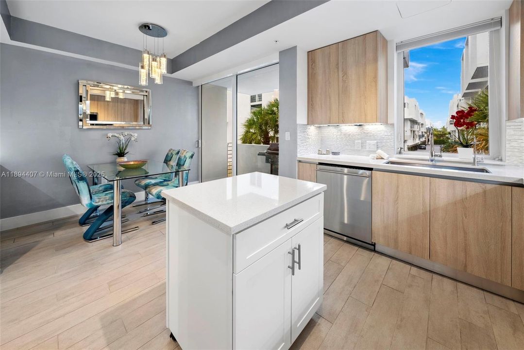 En Venta: $2,260,000 (4 camas, 4 baños, 2456 Pies cuadrados)