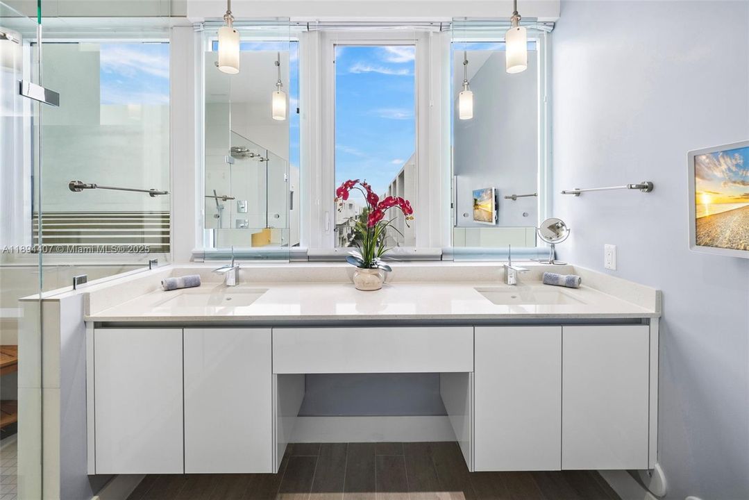 En Venta: $2,260,000 (4 camas, 4 baños, 2456 Pies cuadrados)