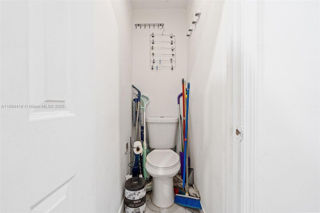 待售: $899,900 (0 贝兹, 0 浴室, 1316 平方英尺)