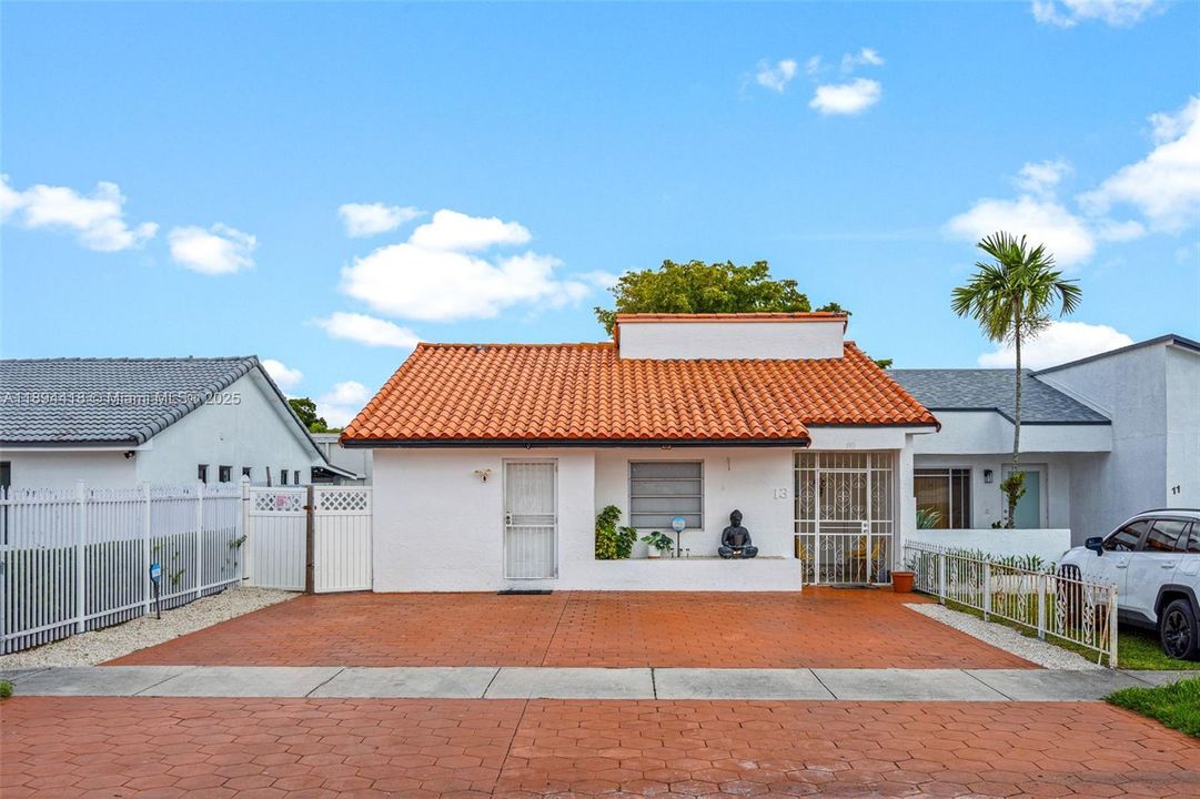 待售: $899,900 (0 贝兹, 0 浴室, 1316 平方英尺)