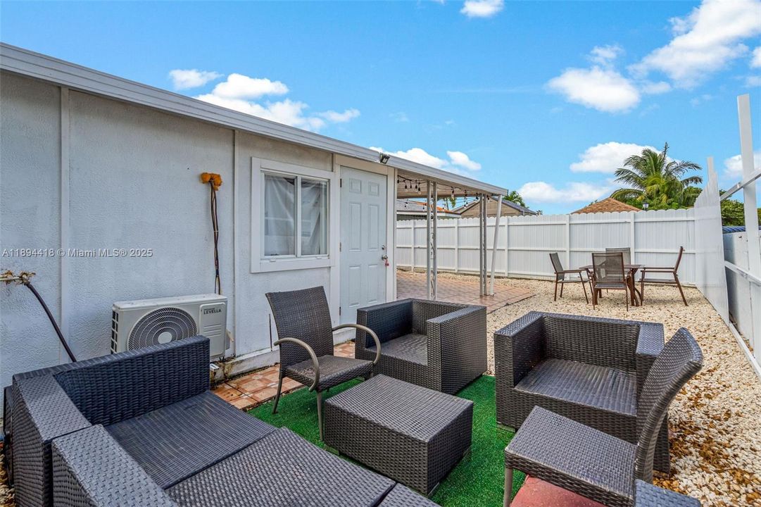 待售: $899,900 (0 贝兹, 0 浴室, 1316 平方英尺)