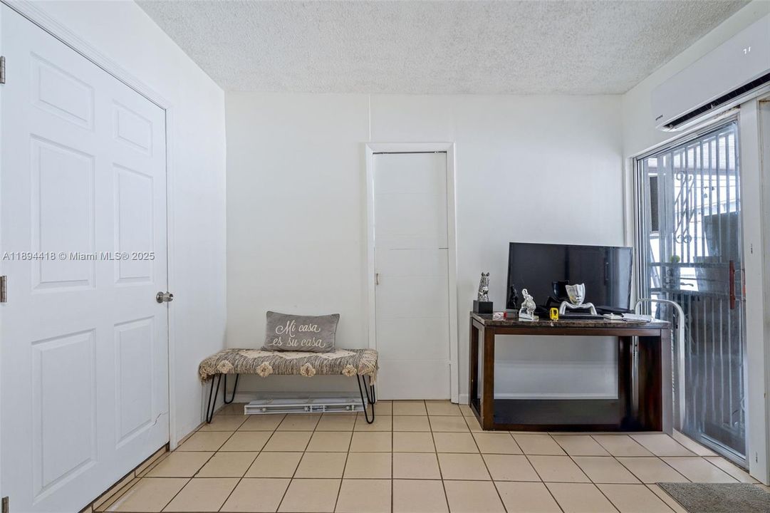 待售: $899,900 (0 贝兹, 0 浴室, 1316 平方英尺)