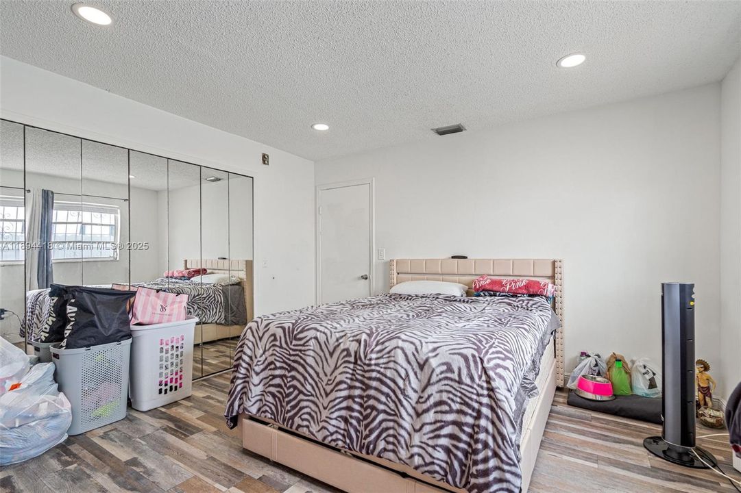 待售: $899,900 (0 贝兹, 0 浴室, 1316 平方英尺)