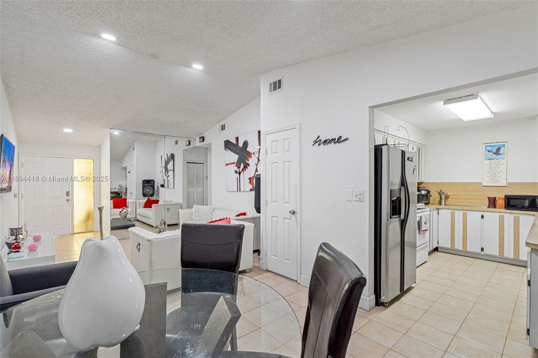 待售: $899,900 (0 贝兹, 0 浴室, 1316 平方英尺)