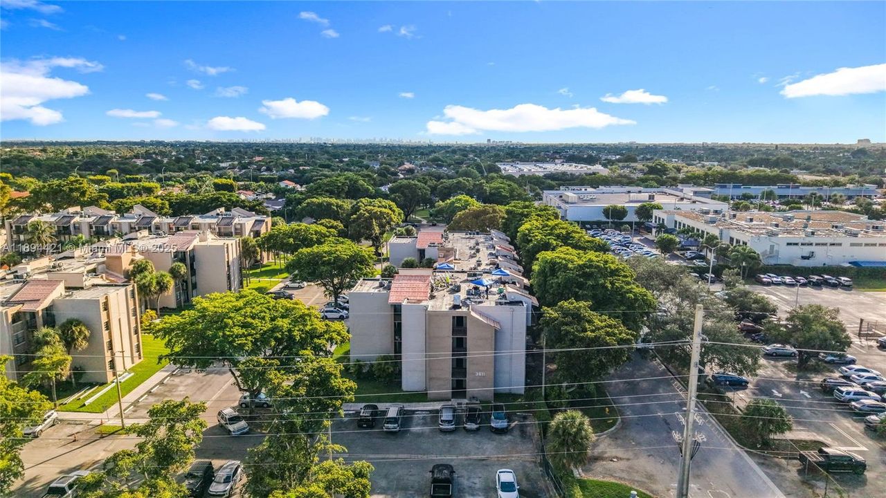 For Sale: $275,000 (2 beds, 2 baths, 982 Square Feet)