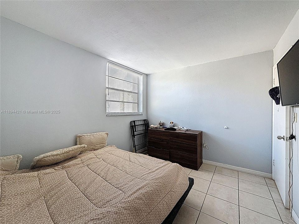 For Sale: $275,000 (2 beds, 2 baths, 982 Square Feet)