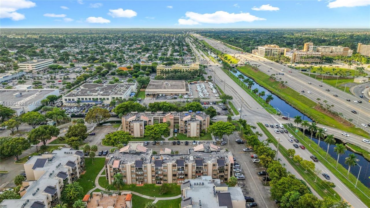 For Sale: $275,000 (2 beds, 2 baths, 982 Square Feet)