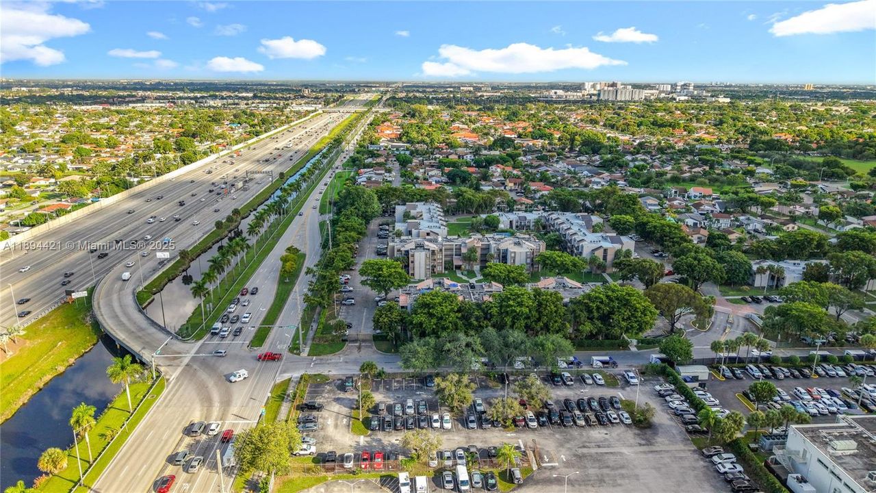 For Sale: $275,000 (2 beds, 2 baths, 982 Square Feet)