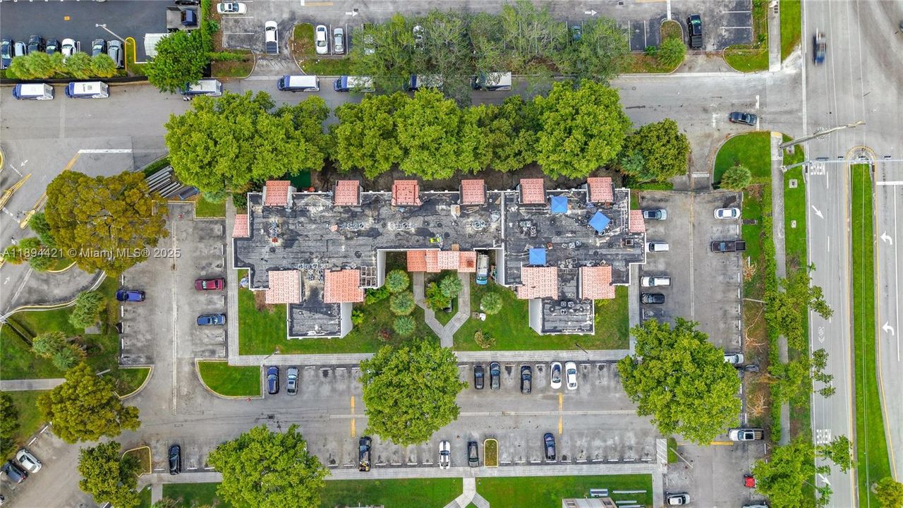 For Sale: $275,000 (2 beds, 2 baths, 982 Square Feet)