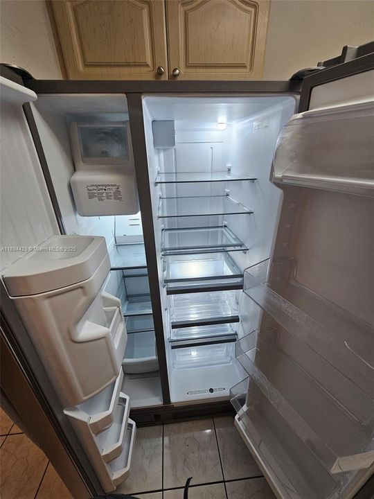 待售: $249,900 (2 贝兹, 1 浴室, 834 平方英尺)