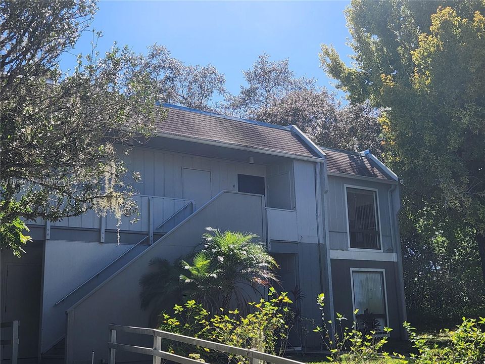 出租: $1,700 (2 贝兹, 2 浴室, 972 平方英尺)