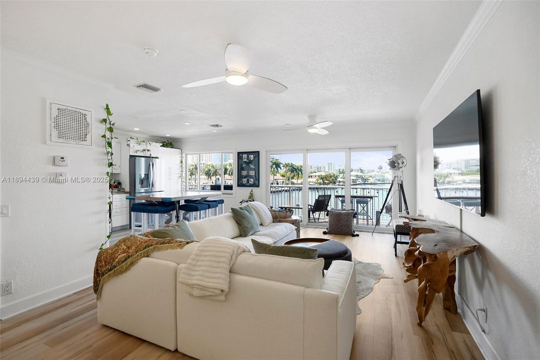 For Sale: $398,000 (1 beds, 1 baths, 772 Square Feet)