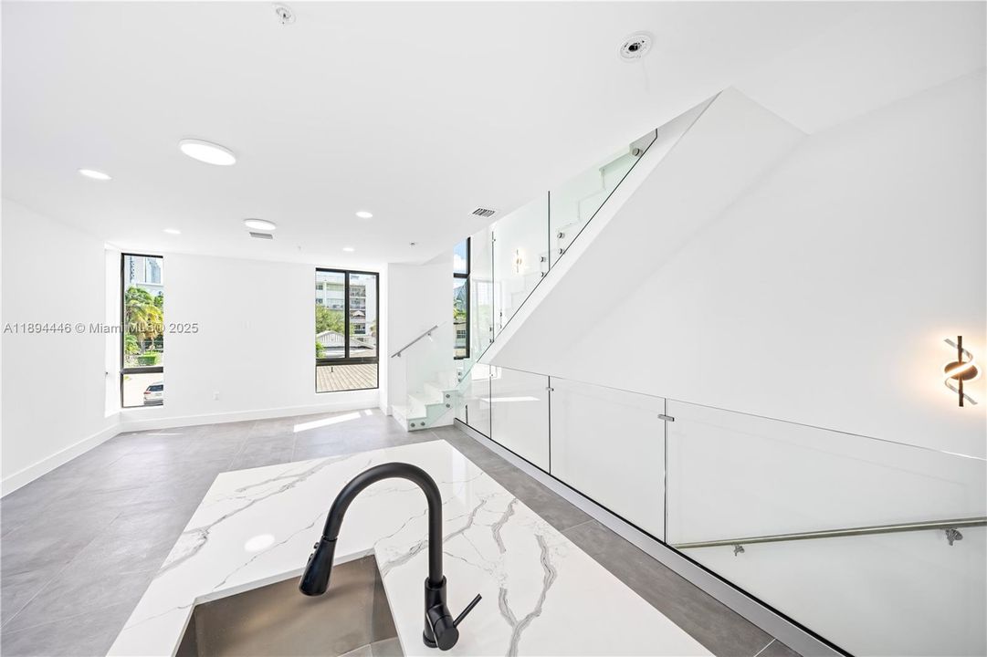 For Sale: $1,100,000 (3 beds, 3 baths, 1552 Square Feet)