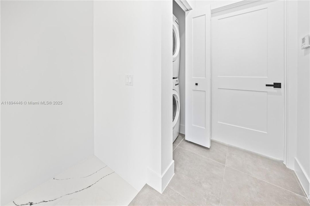 For Sale: $1,100,000 (3 beds, 3 baths, 1552 Square Feet)