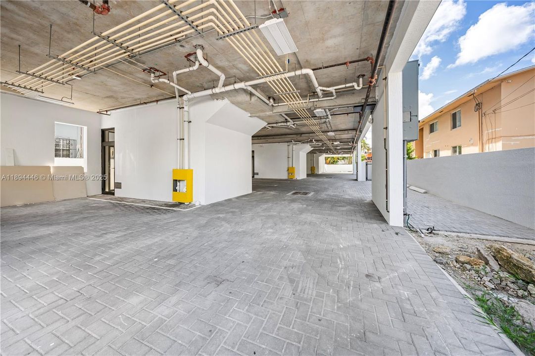 For Sale: $1,100,000 (3 beds, 3 baths, 1552 Square Feet)