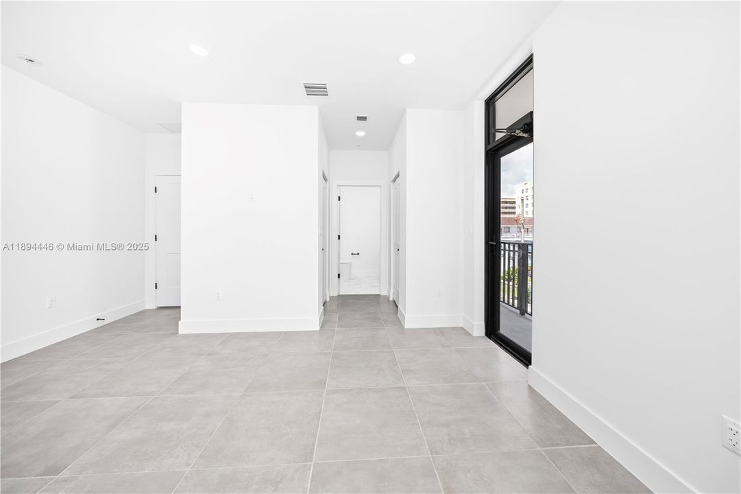 For Sale: $1,100,000 (3 beds, 3 baths, 1552 Square Feet)