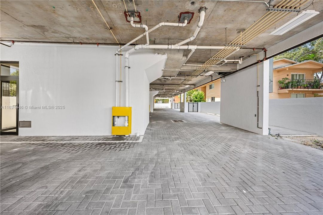 For Sale: $1,100,000 (3 beds, 3 baths, 1552 Square Feet)