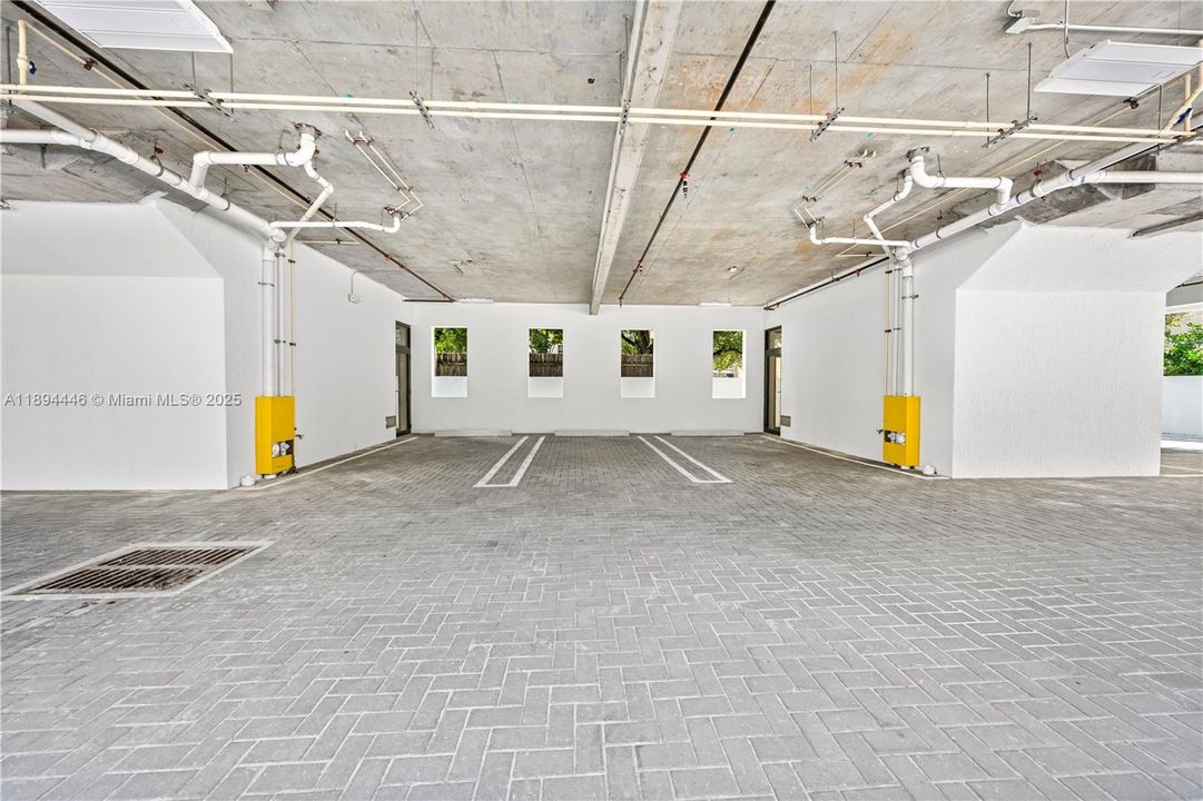 For Sale: $1,100,000 (3 beds, 3 baths, 1552 Square Feet)