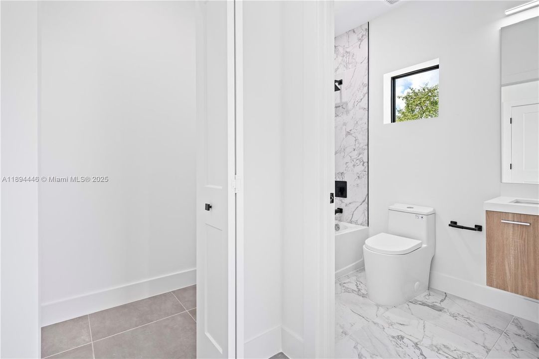 For Sale: $1,100,000 (3 beds, 3 baths, 1552 Square Feet)