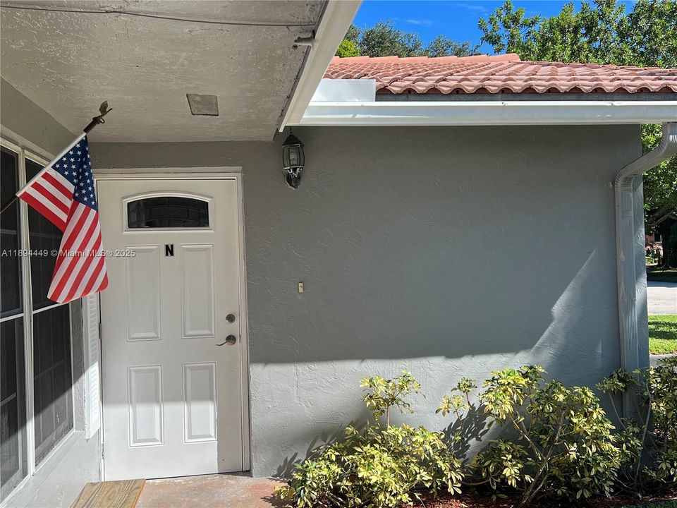 Active With Contract: $3,150 (3 beds, 2 baths, 1608 Square Feet)