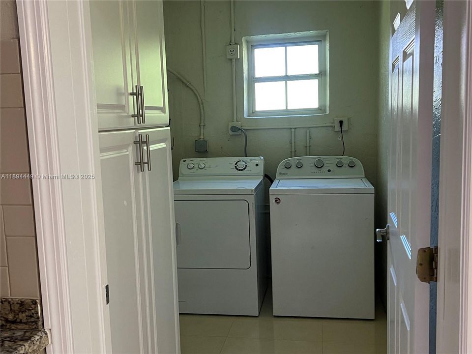 Active With Contract: $3,150 (3 beds, 2 baths, 1608 Square Feet)