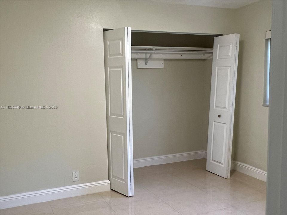 Active With Contract: $3,150 (3 beds, 2 baths, 1608 Square Feet)