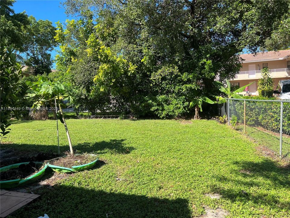 Active With Contract: $3,150 (3 beds, 2 baths, 1608 Square Feet)