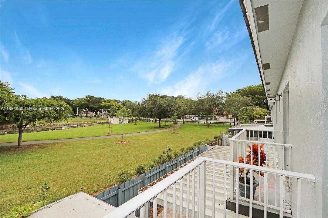 Active With Contract: $2,250 (2 beds, 2 baths, 800 Square Feet)