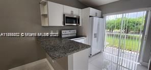 Active With Contract: $2,250 (2 beds, 2 baths, 800 Square Feet)