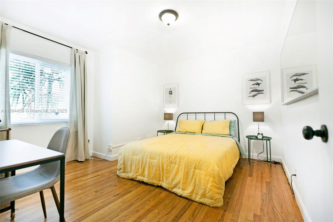 На продажу: $320,000 (2 спален, 1 ванн, 755 Квадратных фут)