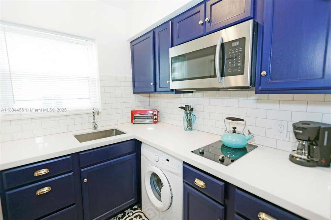 На продажу: $320,000 (2 спален, 1 ванн, 755 Квадратных фут)